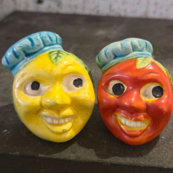 Vintage anthropomorphic fruit face salt & pepper shakers kitschy decor novelty - Picture 3 of 10